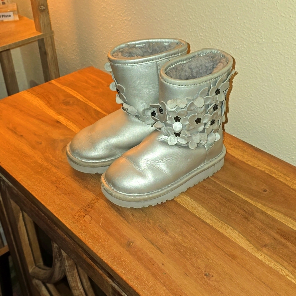 UGG Toddler Girl Boots Size 9